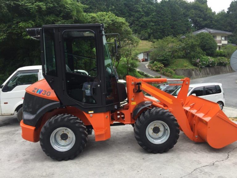 納車実績紹介 新車 ミニホイールローダー 畜産仕様 ZW305B ステンレス内張バケット 日立・油圧ショベル・建設機械・新車・重機・富士岡山運搬機・岡山・津山・新見・鳥取・レンタル・ユンボ 納車実績紹介 新車 ミニホイールローダー 畜産仕様 ZW305B ステンレス内張バケット 日立・油圧ショベル・建設機械・新車・重機・富士岡山運搬機・岡山・津山・新見・鳥取・レンタル・ユンボ