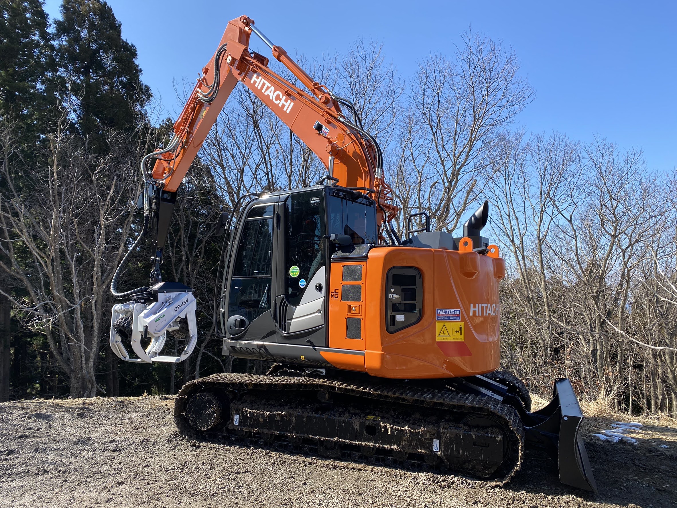 納入実績紹介 ZX135US-6HP+GP-45V 日立建機・イワフジ工業・林業