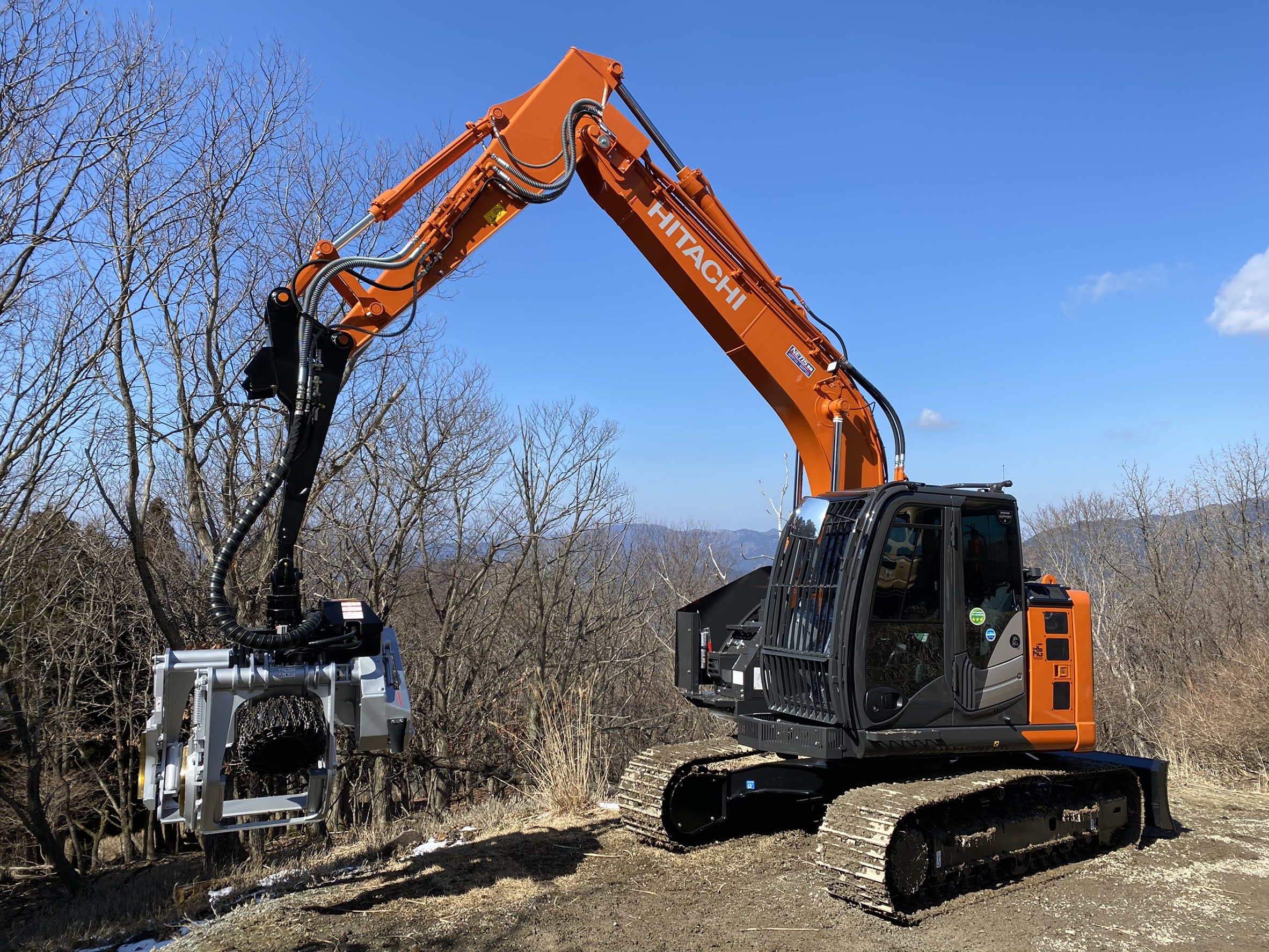 納入実績紹介 ZX135US-6HP+GP-45V 日立建機・イワフジ工業・林業
