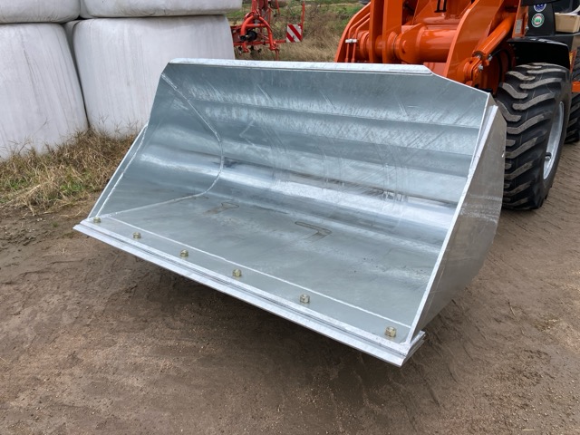 新車納入実績】ミニホイールローダーZW30-5B◇日立建機◇畜産