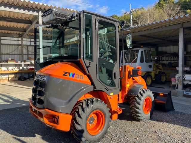 新車納入実績】ミニホイールローダーZW30-5B◇日立建機◇畜産